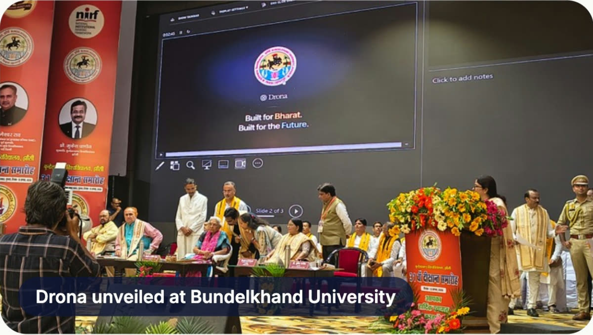Drona being unveiled on stage at Bundelkhand University, Jhansi